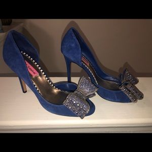 BETSY JOHNSON Heels w/ a Gorgeous Studded Bow